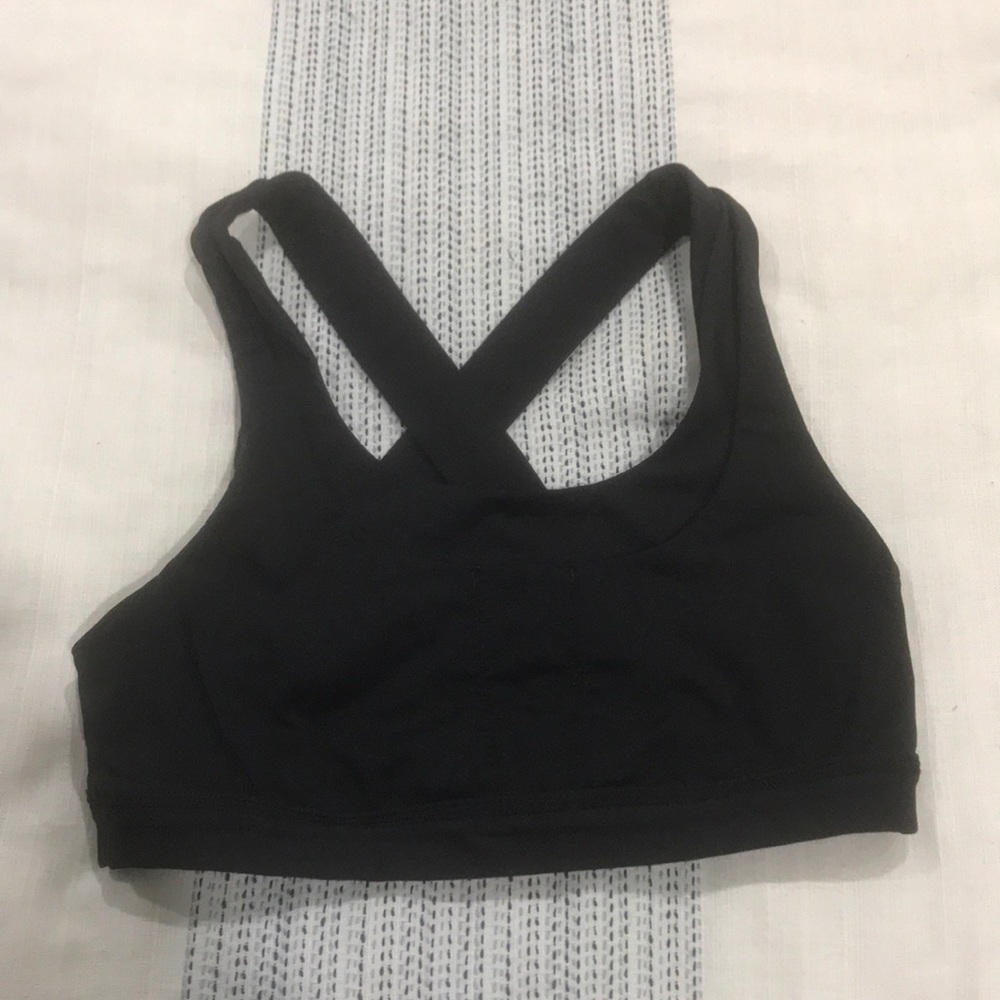 Black lululemon sports bra